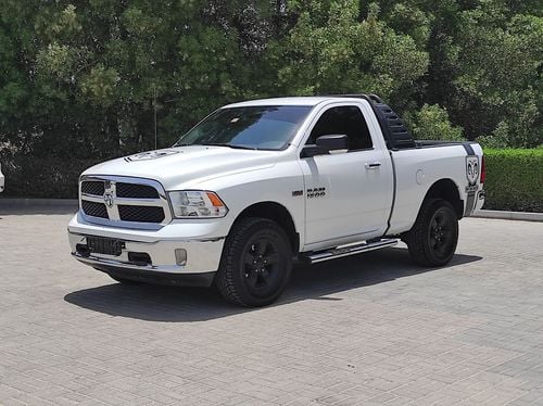 دودج رام فان Dodge Ram 2014 Gcc V8 5.7 Hime Full automatic clean car Like new condition