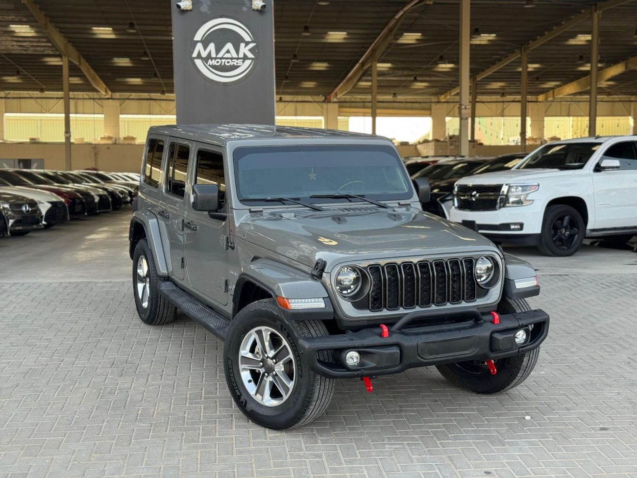 جيب رانجلر صحارى / محرك V6 سعة 3.6 لتر / دخول بدون مفتاح / تشغيل عن بُعد / نقطة عمياء / بحالة ممتازة
