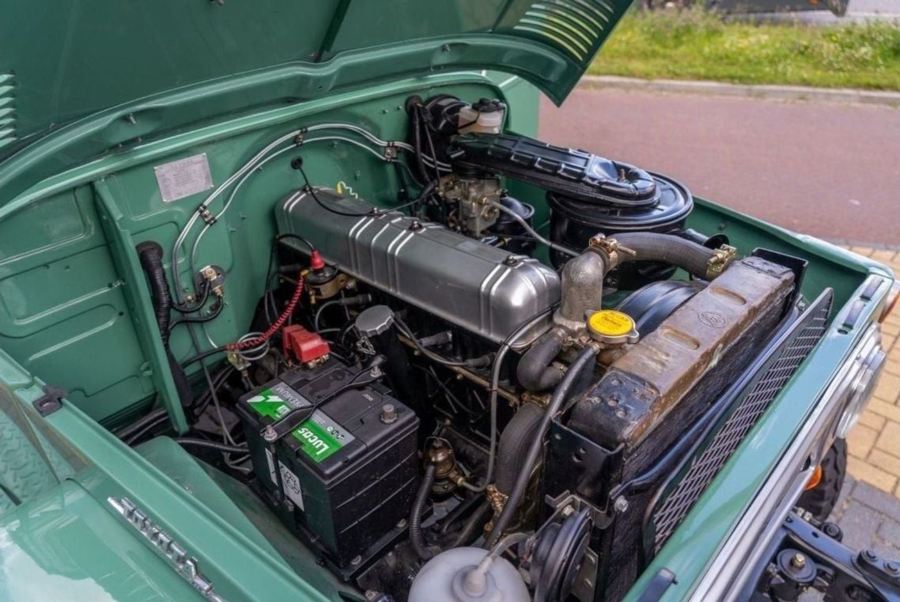 Toyota FJ Cruiser FJ-40