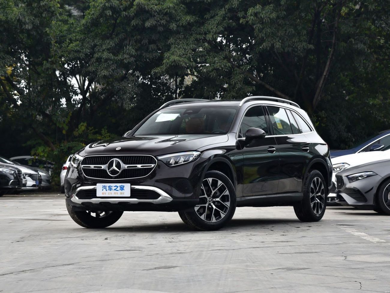 مرسيدس بنز GLC 250 GLC 260L - 2.0 - 4x4 - Aut - 211HP