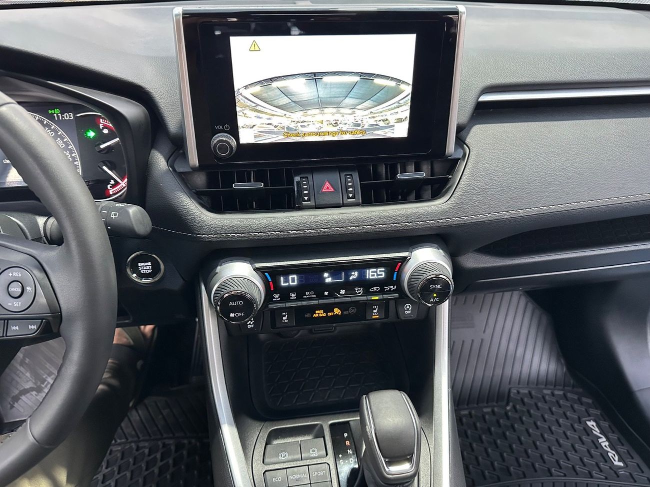 تويوتا راف ٤ سيارة RAV4 موديل 2024 بمحرك 2.5 لتر ونظام دفع رباعي XLE، سيارة كندية