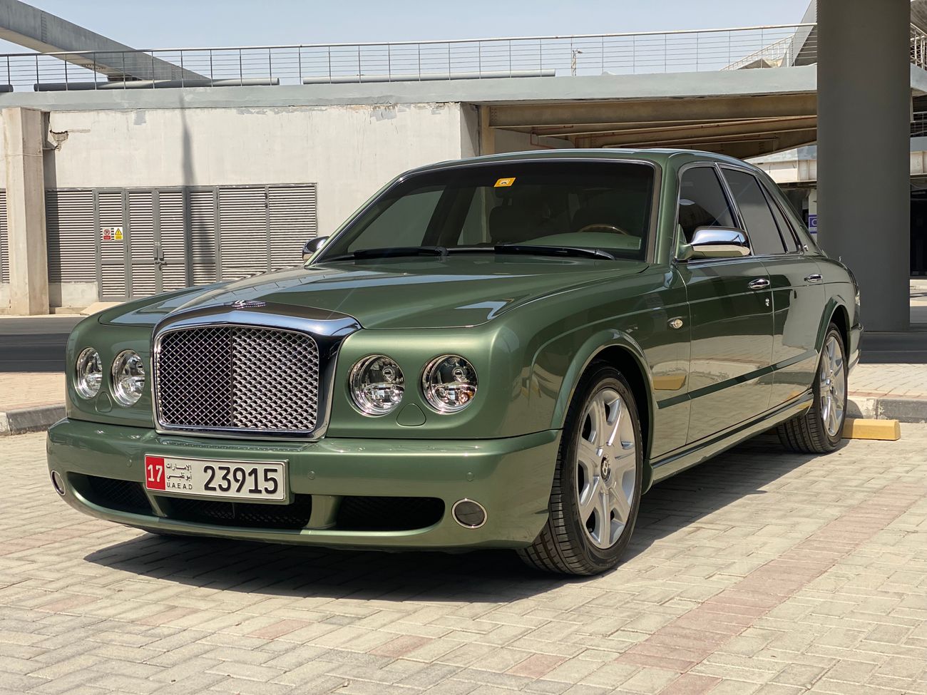 Bentley Arnage Mulliner Spec with only 11.000 km unique colour combo