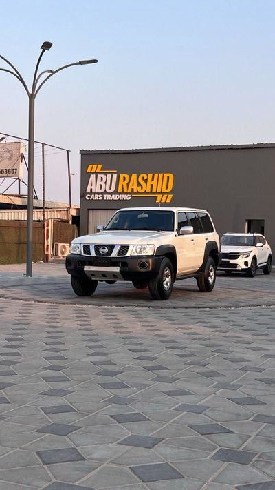 Nissan Patrol Safari GL 4.8L A/T (7 Seater)