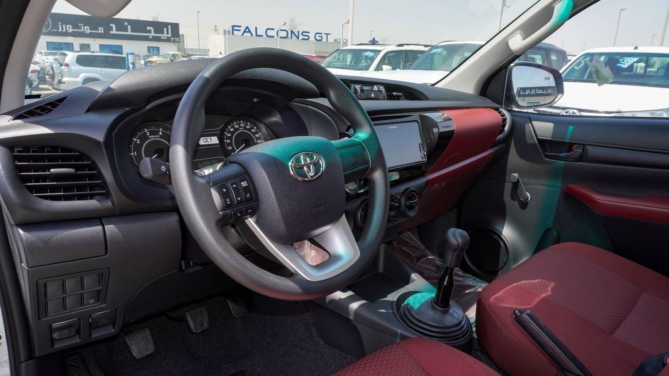 تويوتا هيلوكس HILUX NARROW BODY DIESEL DOUBLE CABIN, 2.4, M/T, 6 SEATER, MANUAL WINDOW, 4X4, BASIC 2025