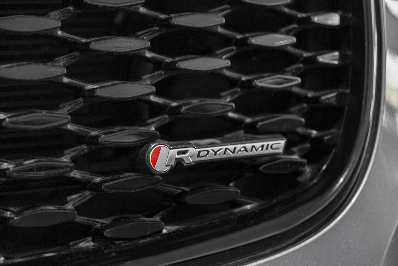 جاكوار F بيس R-Dynamic HSE 2.0L P250 R-Dynamic / 5 Year Jaguar Warranty