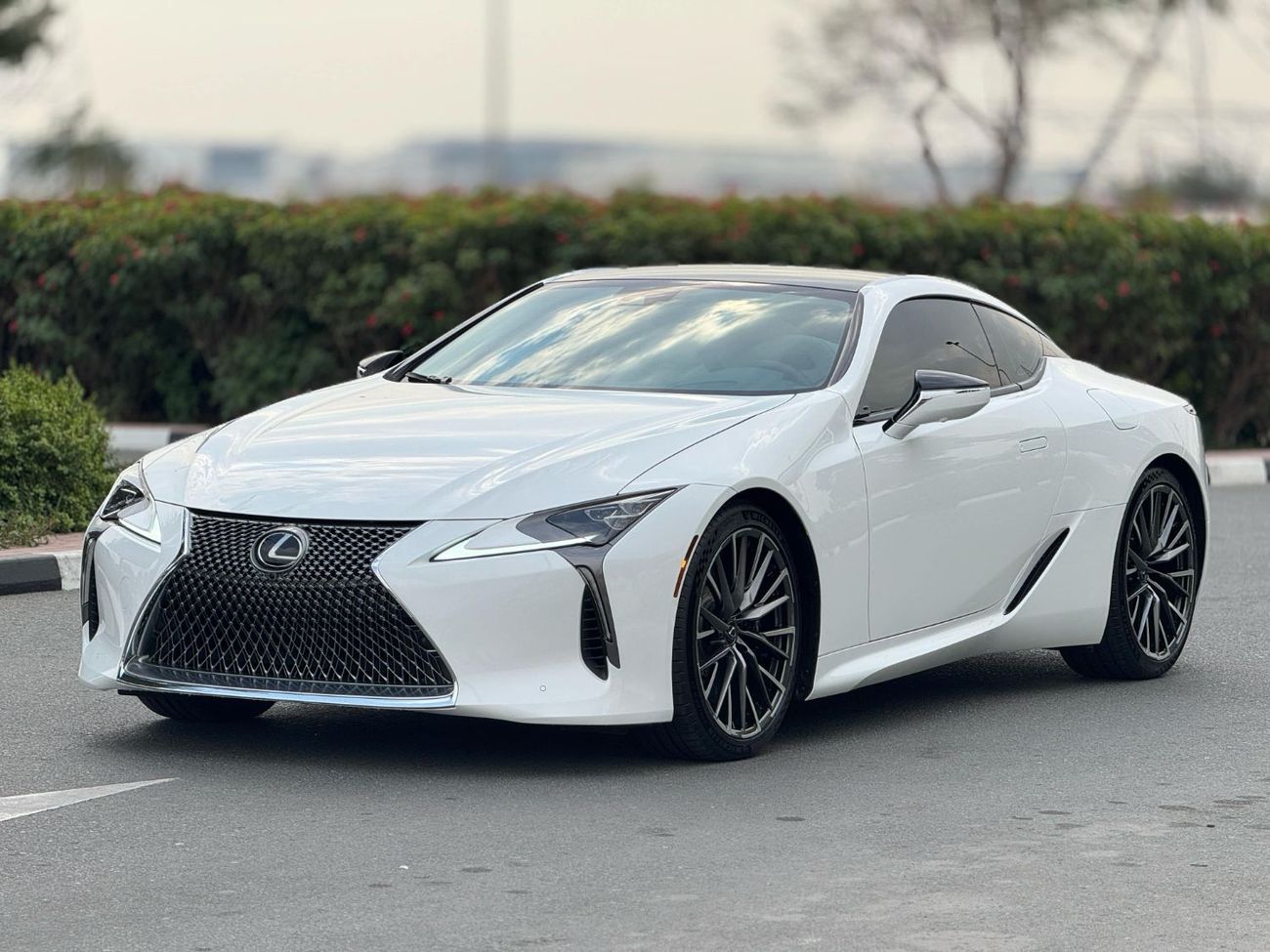 Lexus LC500 Carbon 5.0L ( CYL) CANADAIAN SPEC NEAT AND CLEAN LESS KILOMETER