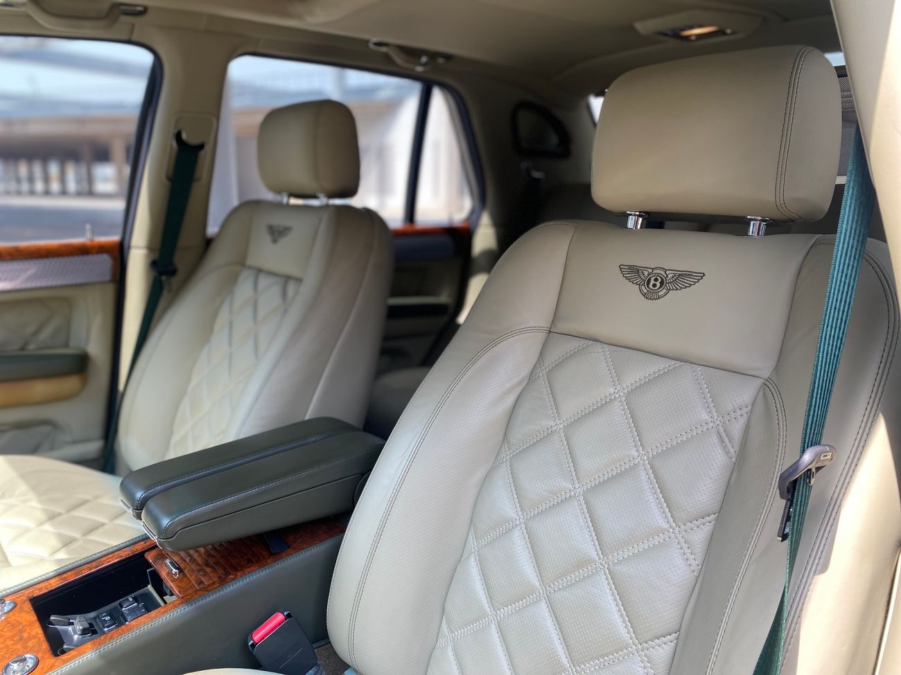 Bentley Arnage Mulliner Spec with only 11.000 km unique colour combo
