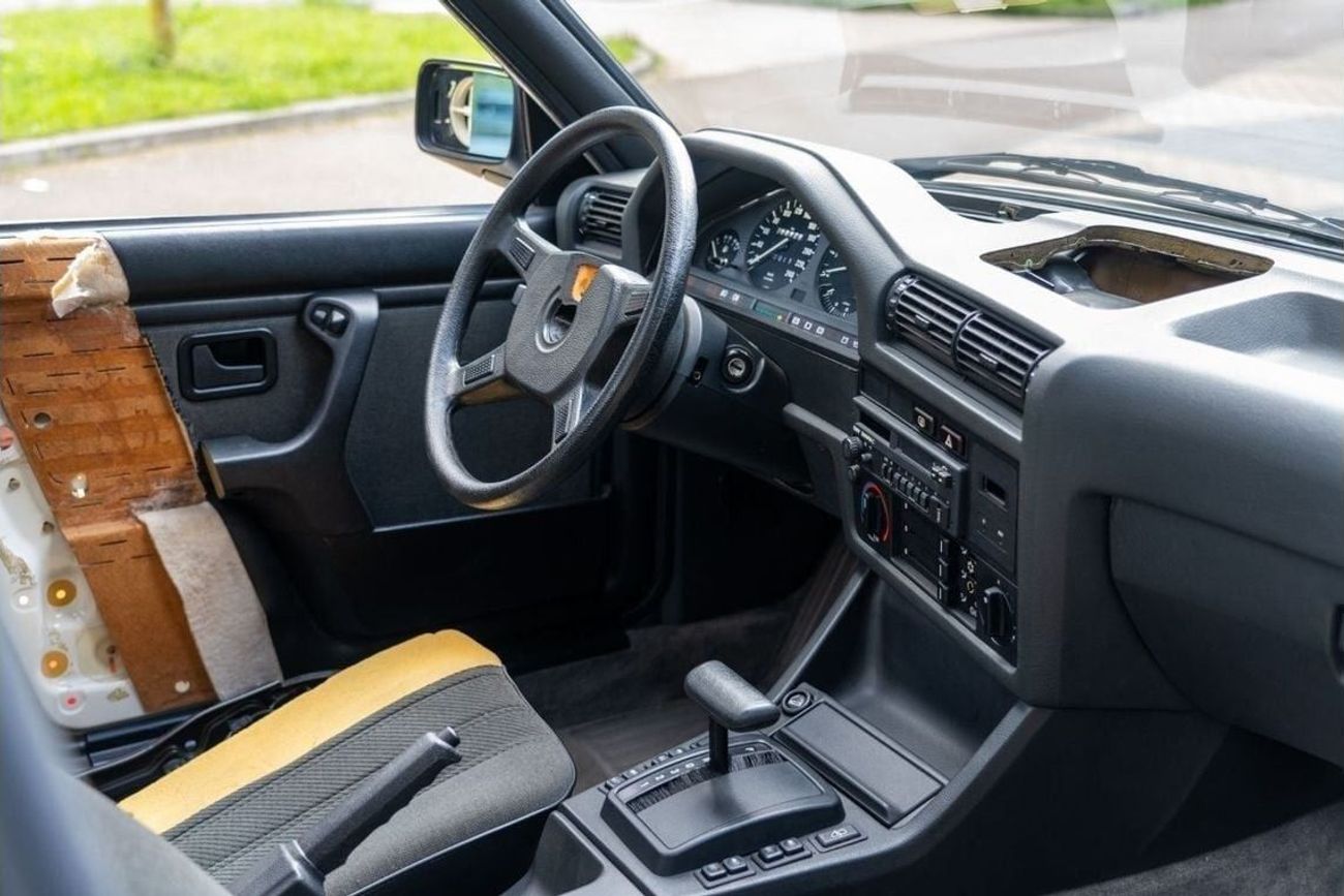 بي أم دبليو 325 E30