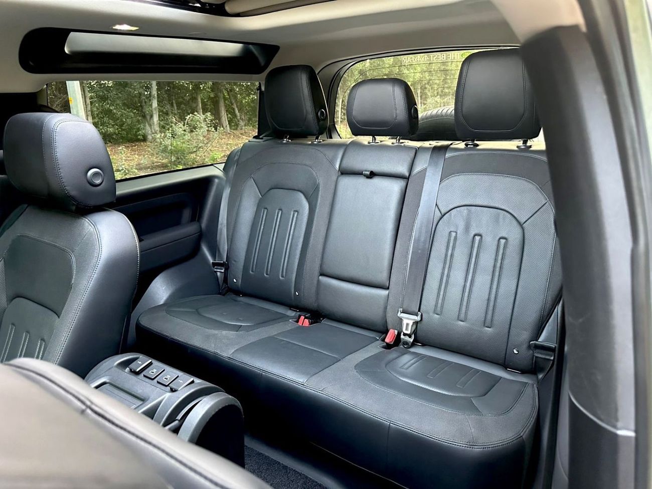 لاند روفر ديفندر P400 90 First Edition 3.0L (6 Seater)