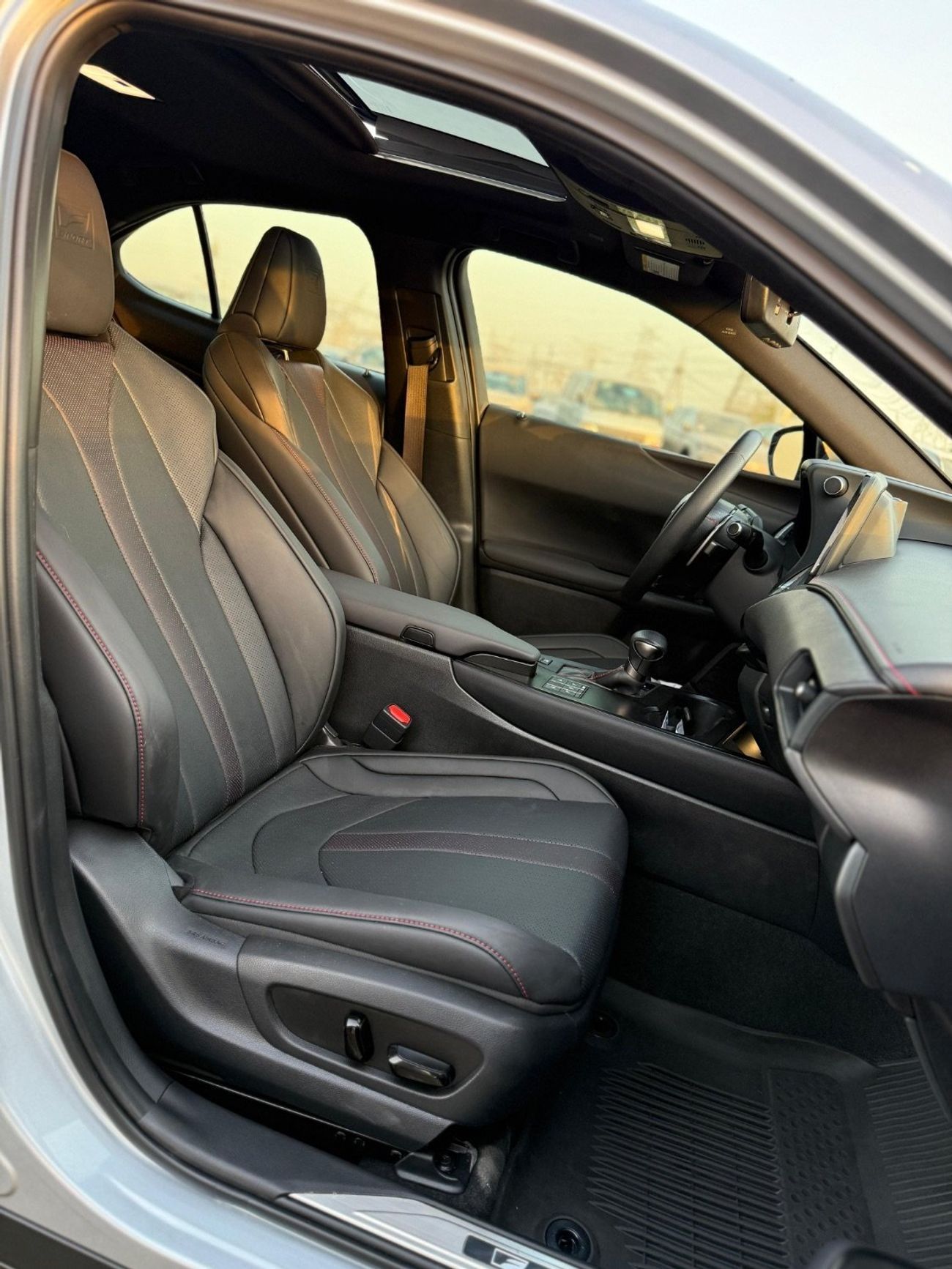 لكزس UX 250h F-Sport Hybrid handling 2023 Full Option