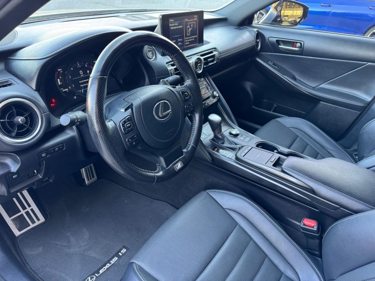 لكزس IS 350 F Sport 3.5L (312 HP) 3.5L V4 / F-SPORT / RADAR / ROAD ASSIST / COOLING AND HEATING SEATS
