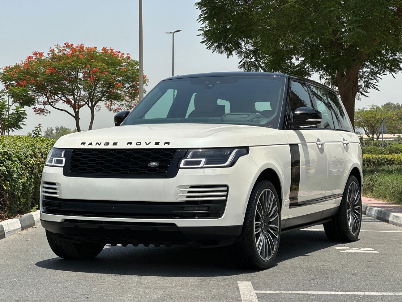 لاند روفر رينج روفر Range Rover Vouge UAE Edition Autobiography / 2021 / GCC / P 400 / Perfect Condition / 3,465 AED Mon