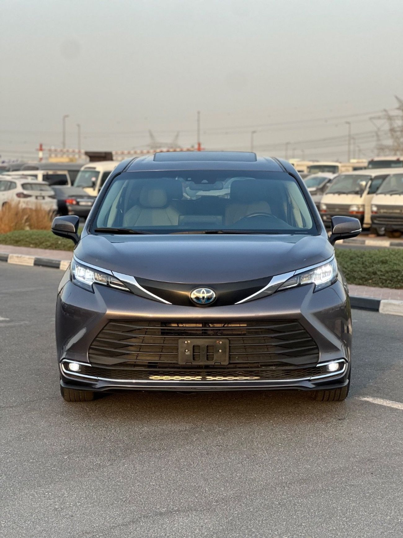 تويوتا سيينا XLE Hybrid Sunroof Full Option 2022
