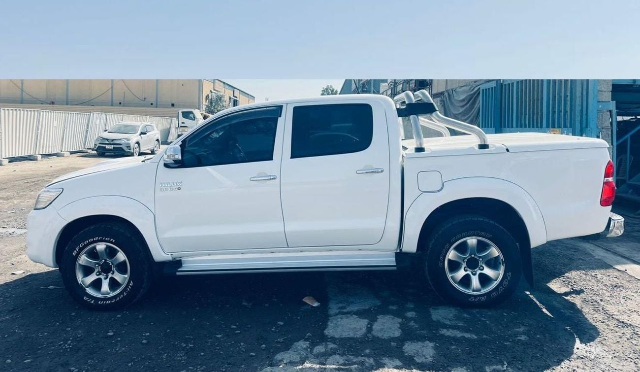 تويوتا هيلوكس DIESEL 3.0 LITER ,AUTOMATIC RIGHT HAND DRIVE