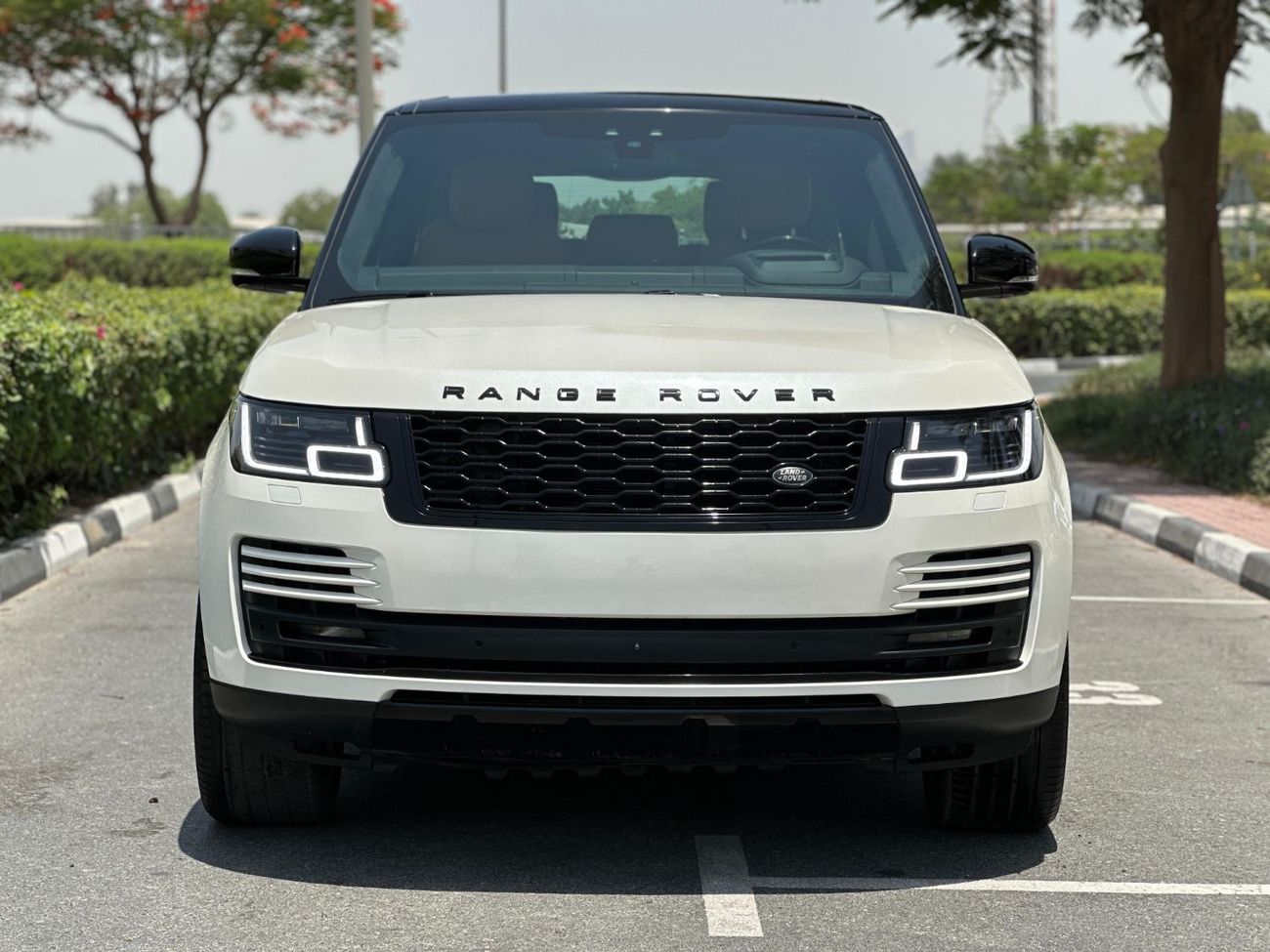 لاند روفر رينج روفر Range Rover Vouge UAE Edition Autobiography / 2021 / GCC / P 400 / Perfect Condition / 3,465 AED Mon