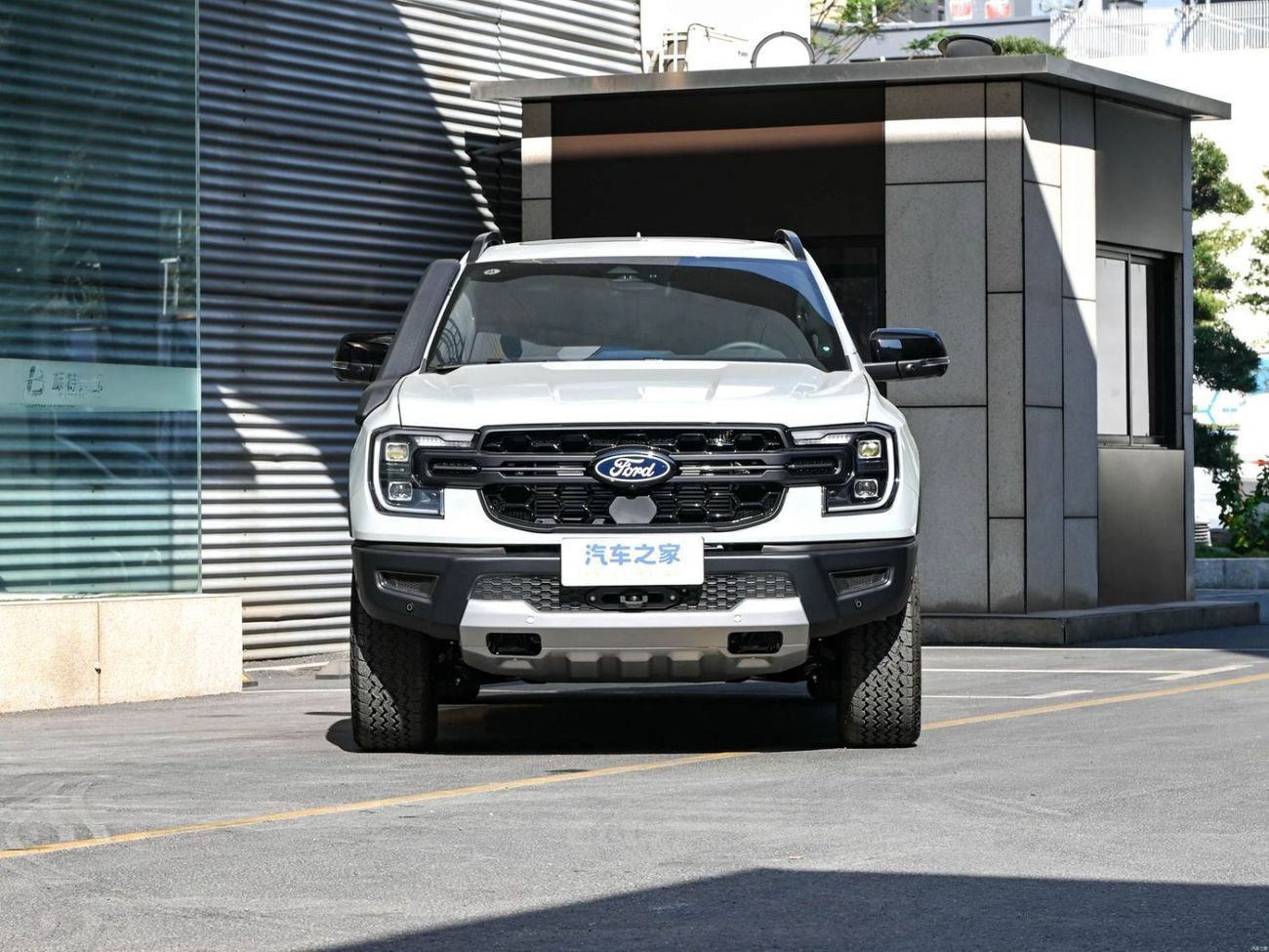 فورد رانجر Wildtrak 4x4 Petrol 255HP - Sand Special Edition