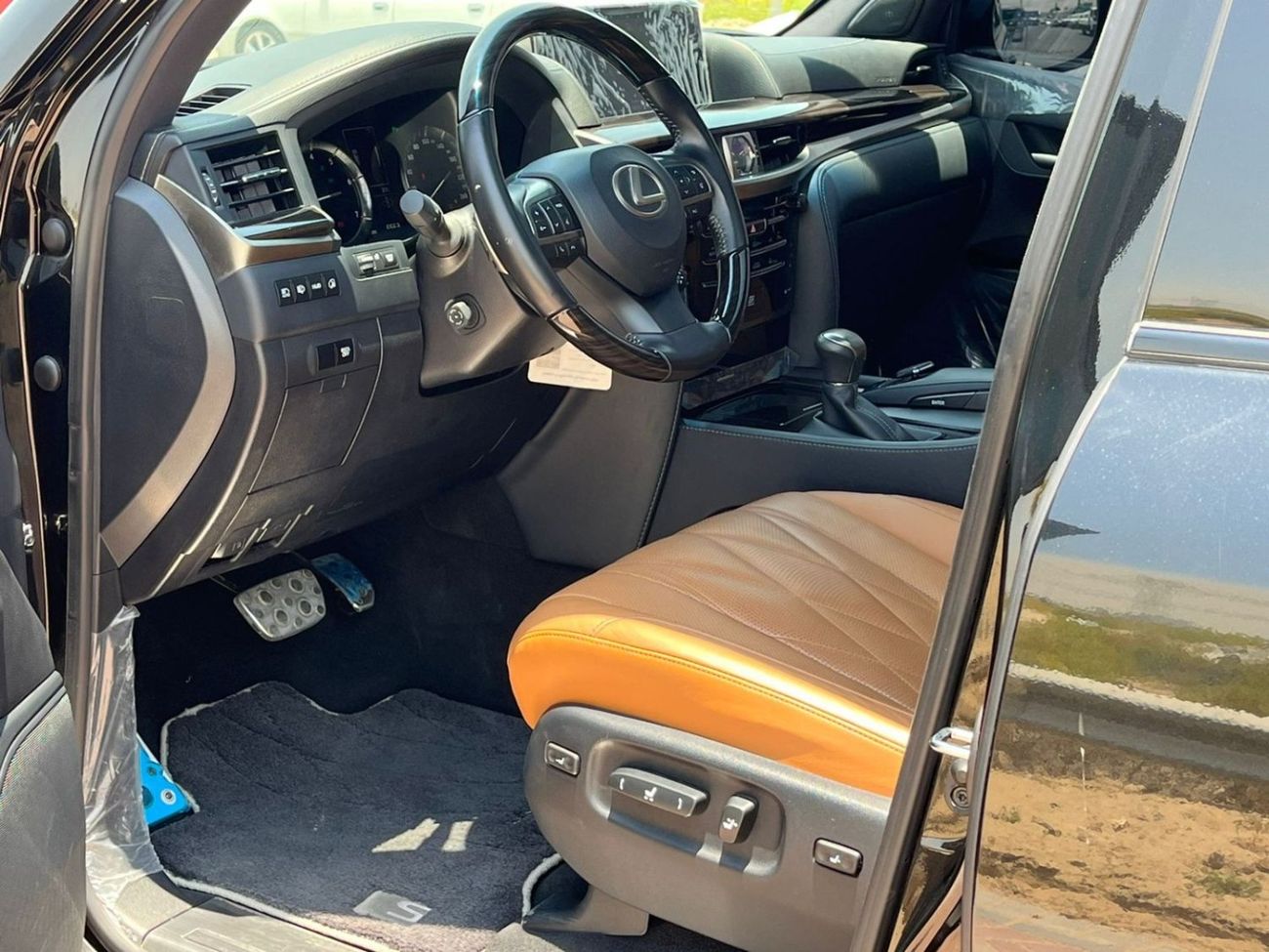 لكزس LX 570 LEXUS SIGNATURE BLACK EDITION