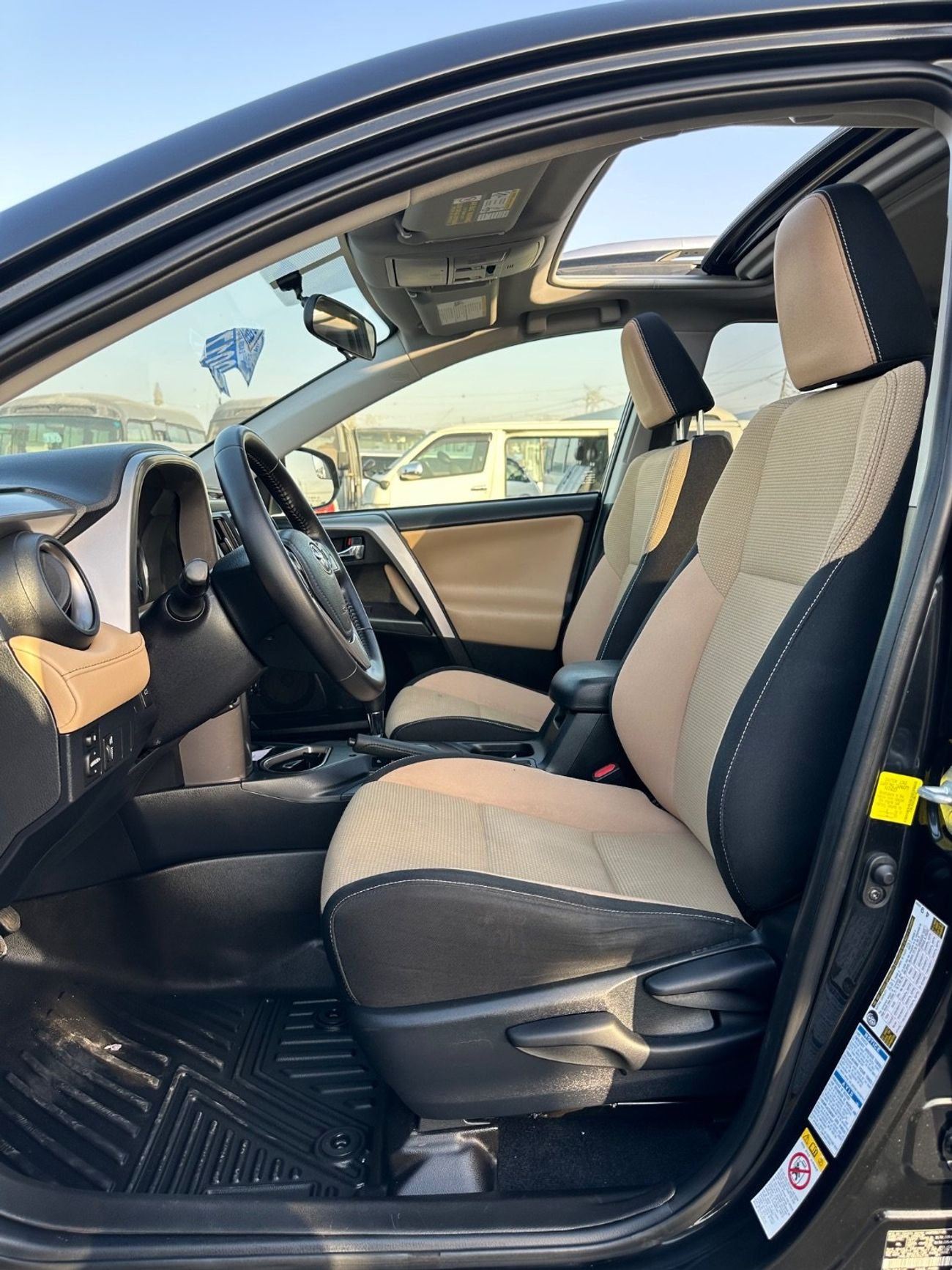 تويوتا راف ٤ Hybrid XLE Sunroof, push start full option