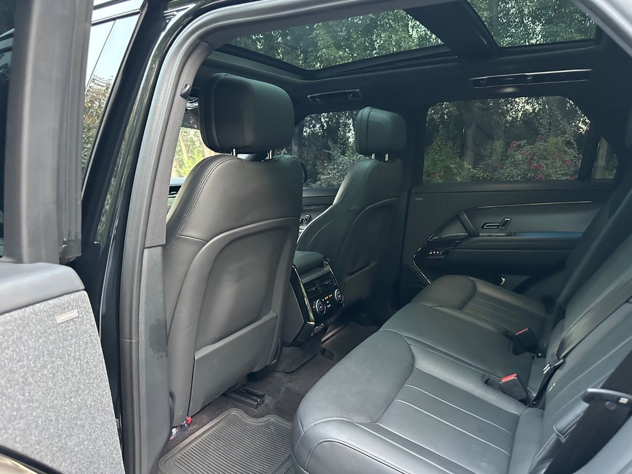 لاند روفر رينج روفر سبورت Dynamic HSE D350 3.0L | V6 350 HP | Luxury, Power & Prestige Combined | Perfect Condition