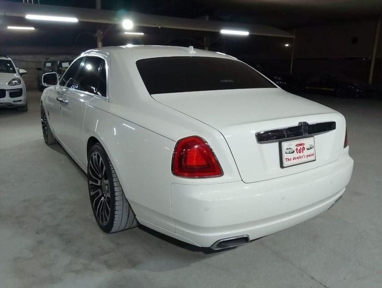 رولز رويس جوست ROLLS ROYCE GHOST 6.6L 2011 | TWO-TONE EXTERIOR | 22 INCH MANSORY RIMS | REAR ENTERTAINMENT