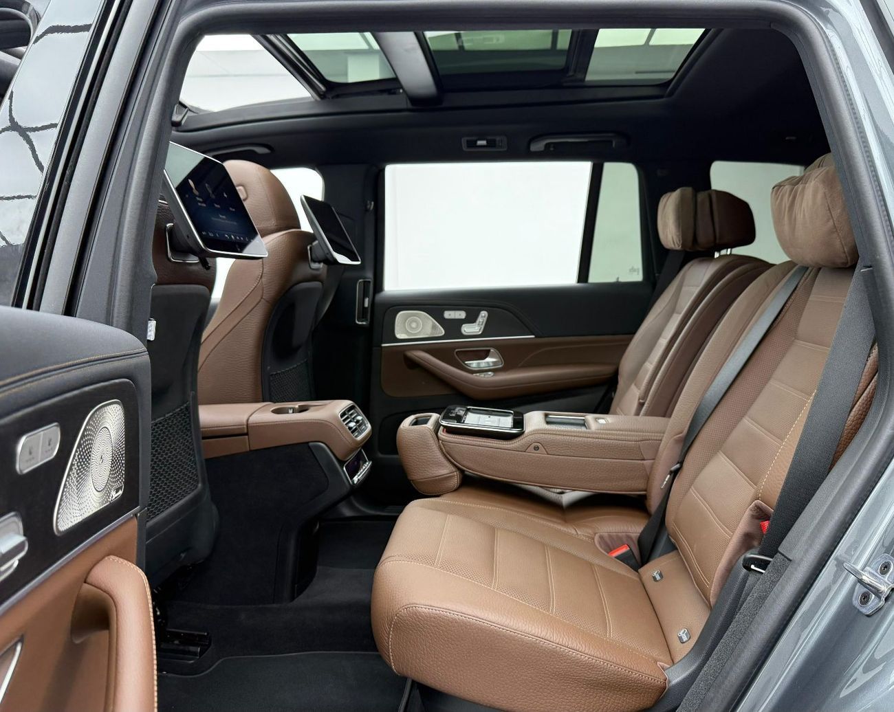 مرسيدس بنز GLS 580 4MATIC 2024 Mercedes Benz GLS 580 4MATIC, 2029 Mercedes Warranty, 2028 Mercedes Service Pack, Low Km