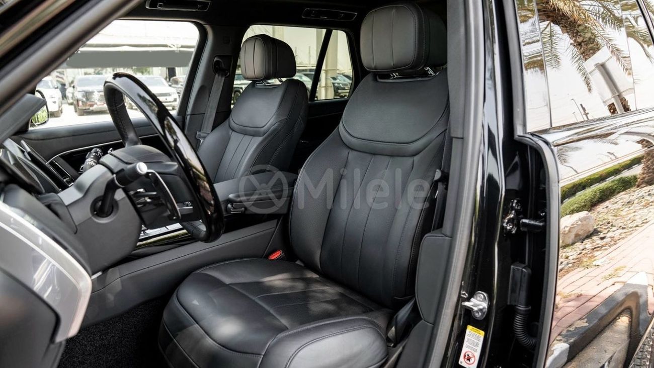 لاند روفر رينج روفر P530: SANTORINI BLACK WITH PREMIUM LEATHER SEATS