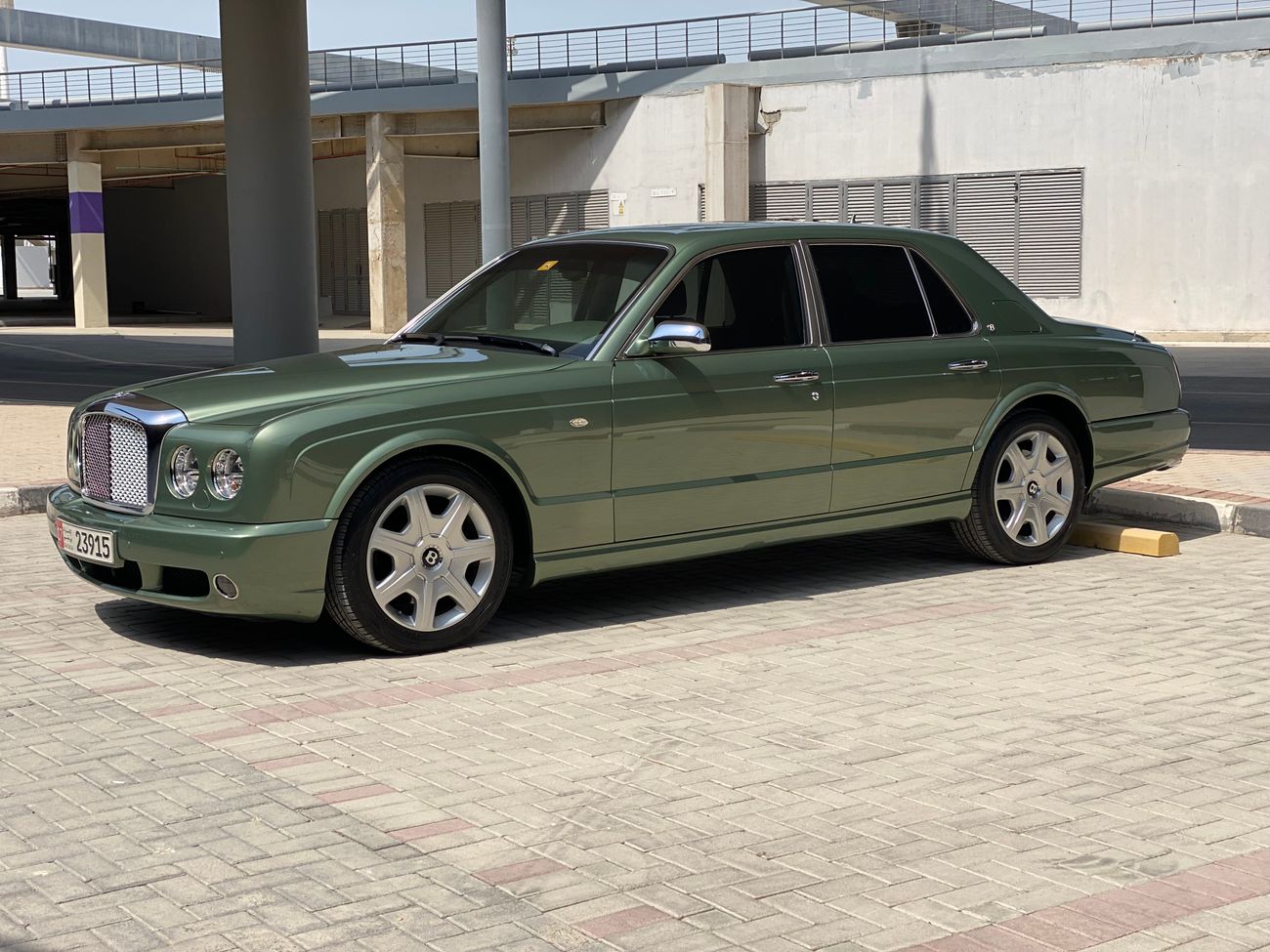 Bentley Arnage Mulliner Spec with only 11.000 km unique colour combo