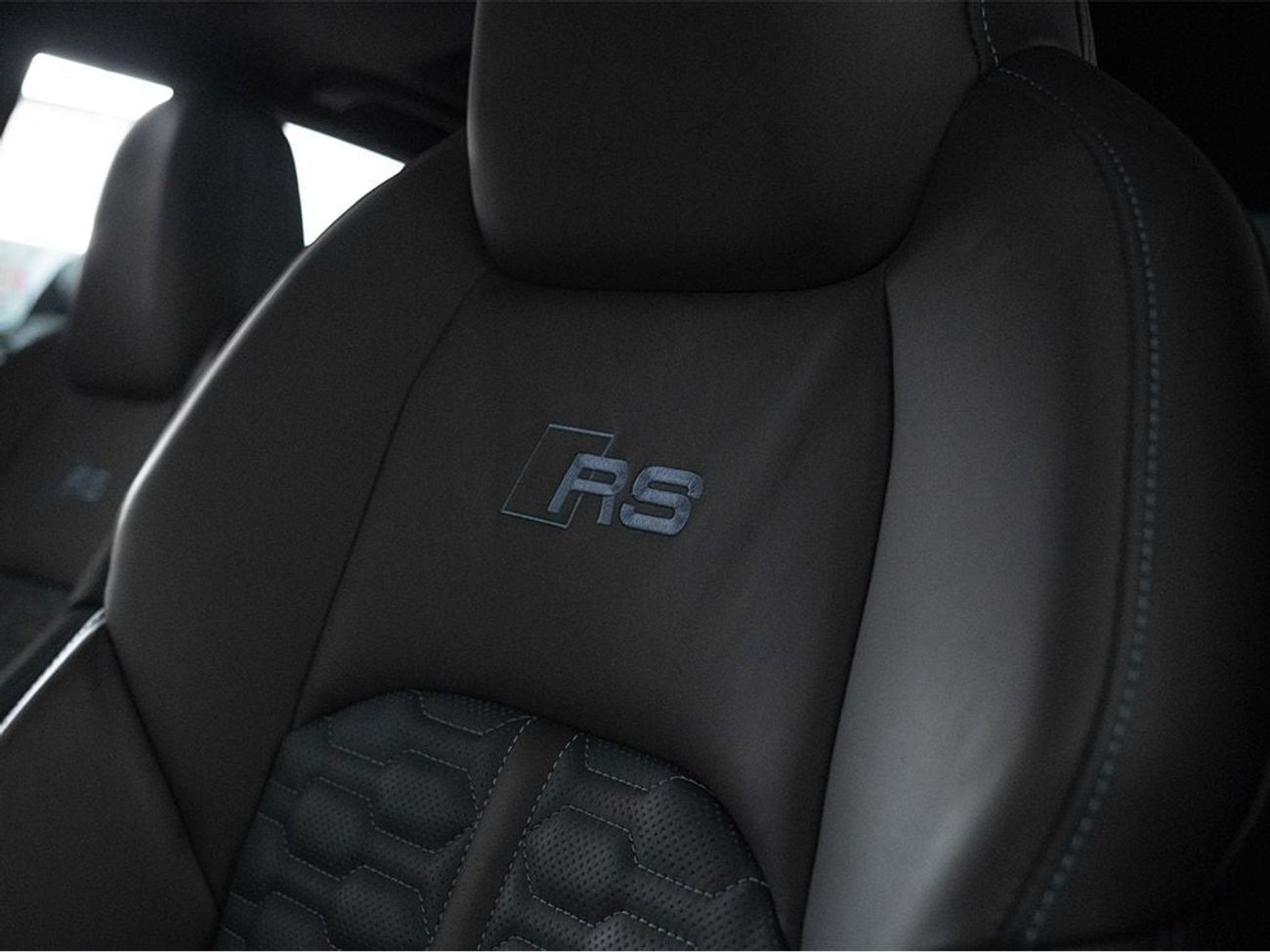 أودي RS7 Performance Carbon Package / Audi Warranty & Service Contract  *Viewing by Appointment only