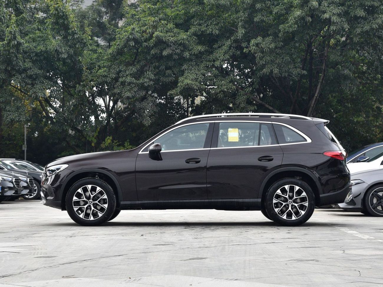 مرسيدس بنز GLC 250 GLC 260L - 2.0 - 4x4 - Aut - 211HP