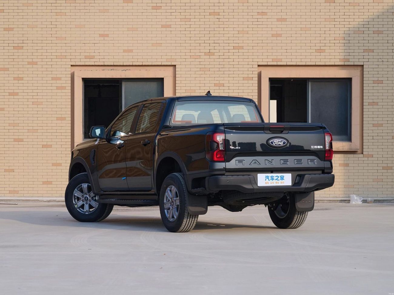 فورد رانجر XL 4X4 Petrol 255HP