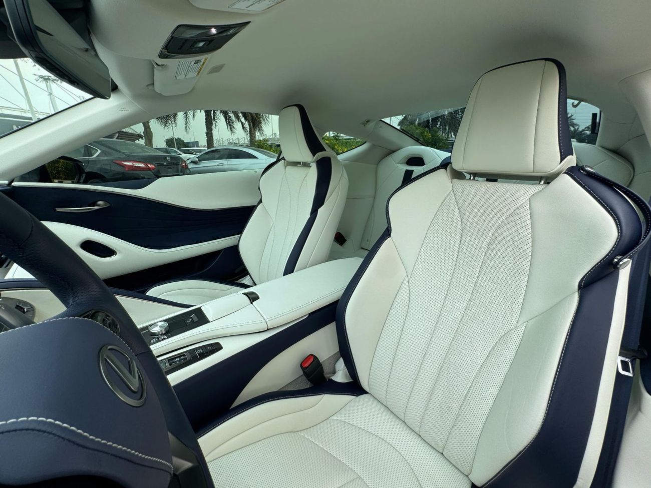 Lexus LC500 Carbon 5.0L ( CYL) CANADAIAN SPEC NEAT AND CLEAN LESS KILOMETER