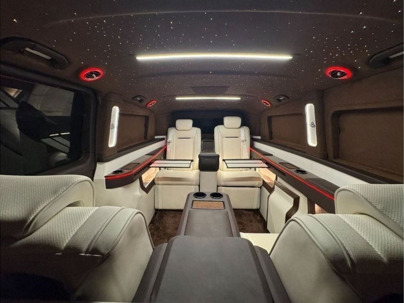 مرسيدس بنز مايباخ v250 V250 GCC with Full VIP upgrade and Maybach Exterior Kit