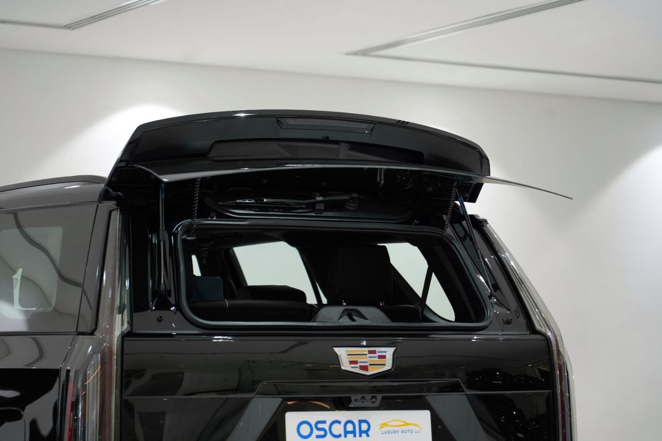 كاديلاك إسكالاد All-New 2025 Cadillac Escalade V-Series 6.2L Supercharged - GCC 5-Year Warranty Service Contract