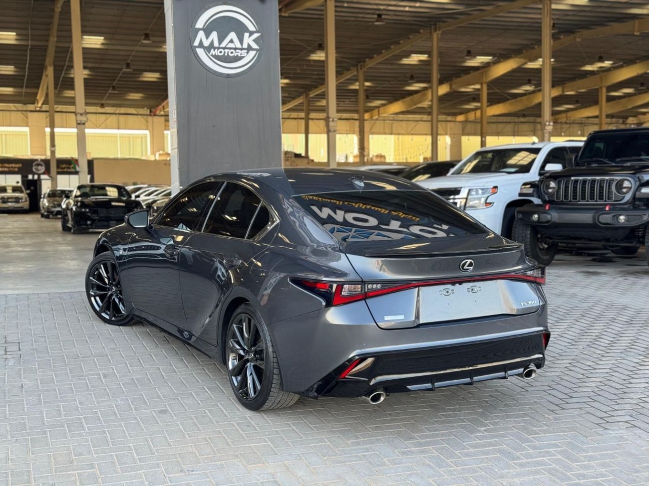 لكزس IS 350 F Sport 3.5L (312 HP) 3.5L V4 / F-SPORT / RADAR / ROAD ASSIST / COOLING AND HEATING SEATS