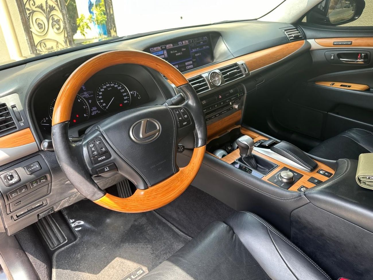 Lexus LS460 Platinum LWB 4st 4.6L Platinum  LS 460 L