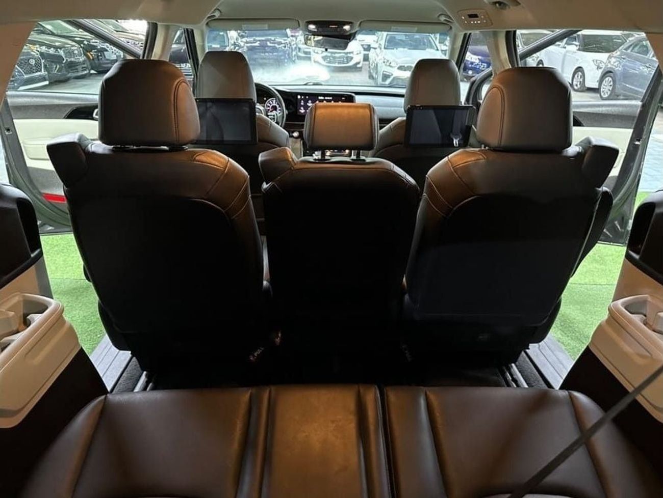 كيا كارنيفال Kia Carnival 2021 with 3.3 engine Full Option good equipment minimal damage fits even in Russia