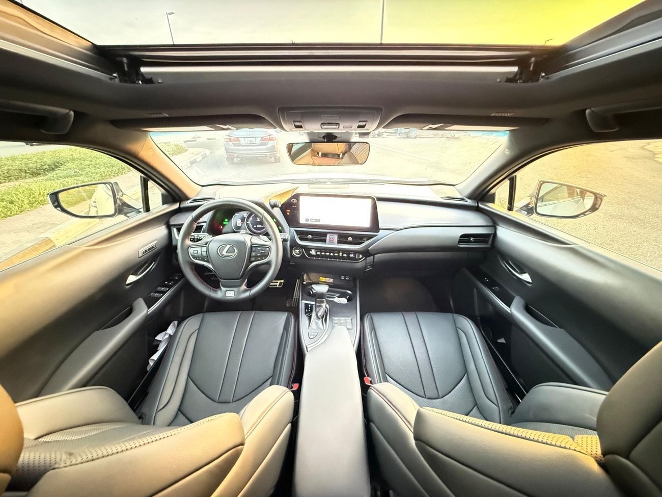 لكزس UX 250h F-Sport Hybrid handling 2023 Full Option