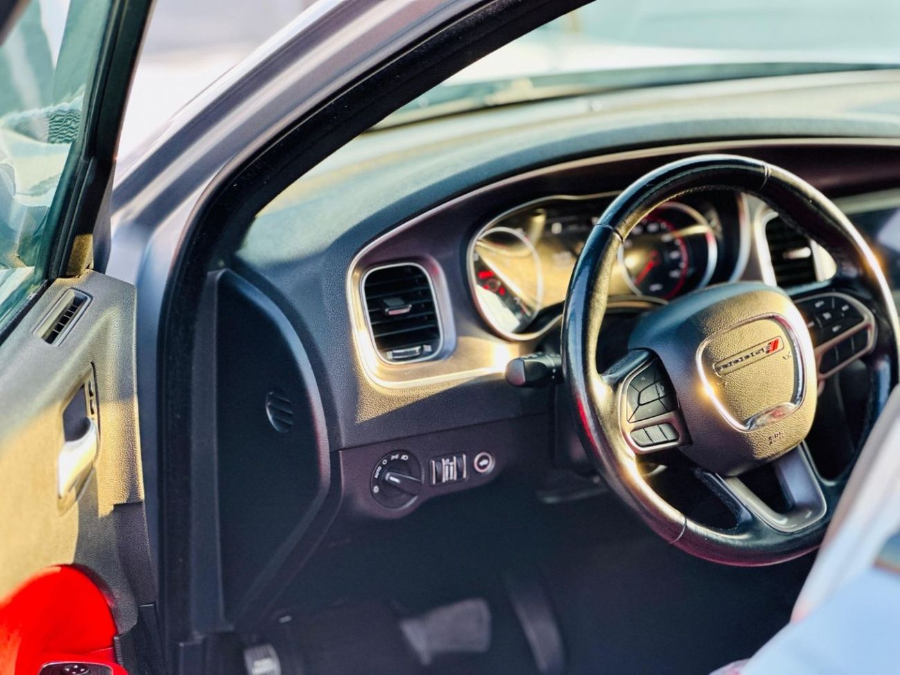 دودج تشارجر SXT 3.6L | Monthly AED 990/- | 0% DP | SRT Kit | Memory Seats | Touch Screen | # 39893