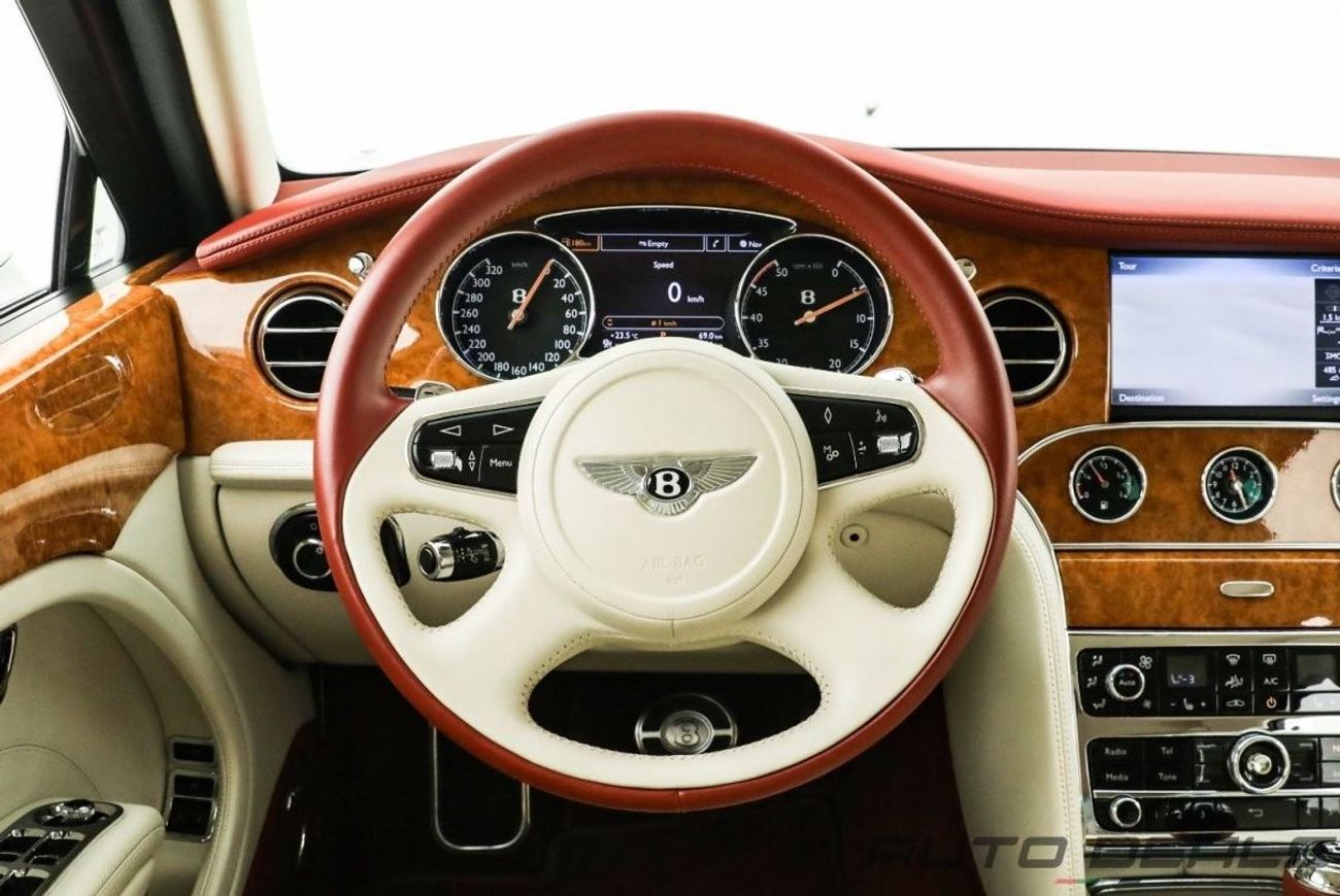 بنتلي مولسان | GCC - Very Low Mileage - Well Maintained - Perfect Condition | 6.0L V8
