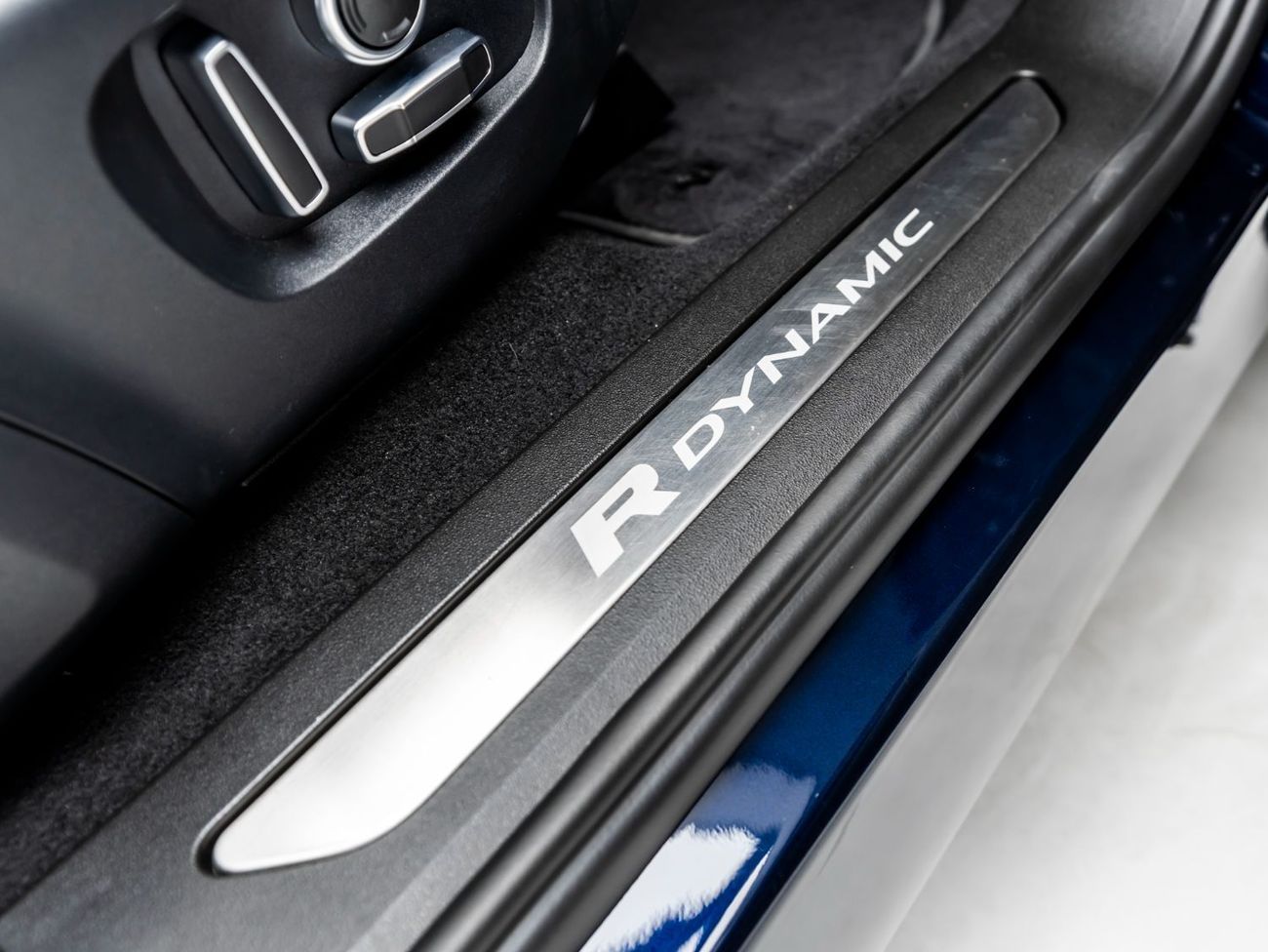 لاند روفر رانج روفر إيفوك P200 R-Dynamic HSE 2.0L