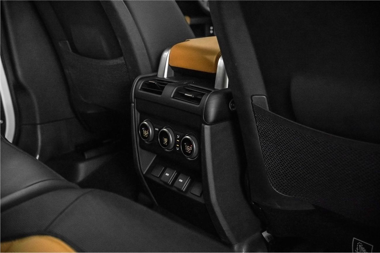 لاند روفر ديفندر 130 SE P400 X Dynamic (7 Seater)