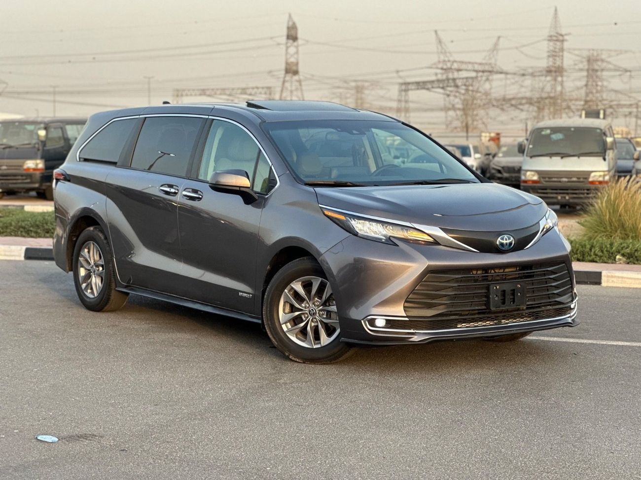 تويوتا سيينا XLE Hybrid Sunroof Full Option 2022