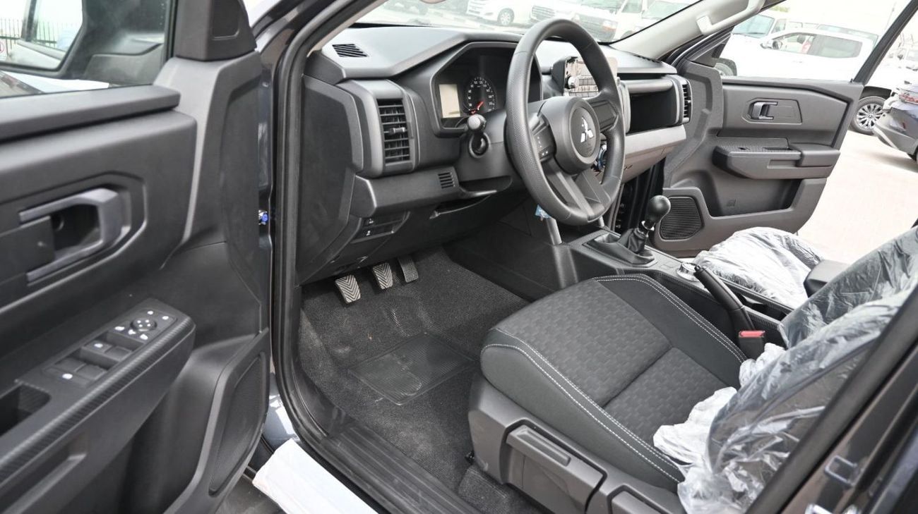 ميتسوبيشي L200 GLX 2.4L DIESEL DCAB 4WD 6MT MY25