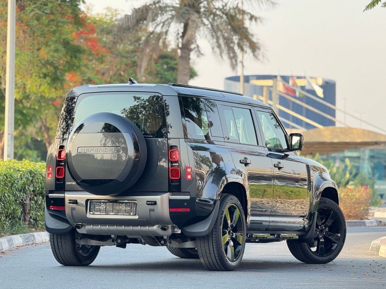 لاند روفر ديفندر P400 110 X-Dynamic HSE 3.0L (5 Seater)