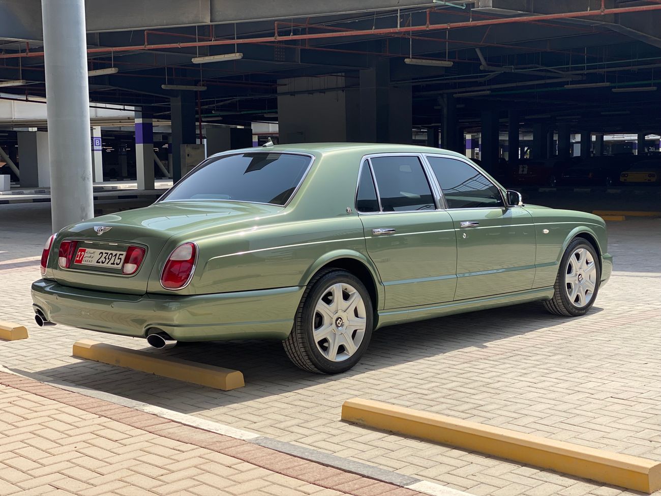 Bentley Arnage Mulliner Spec with only 11.000 km unique colour combo