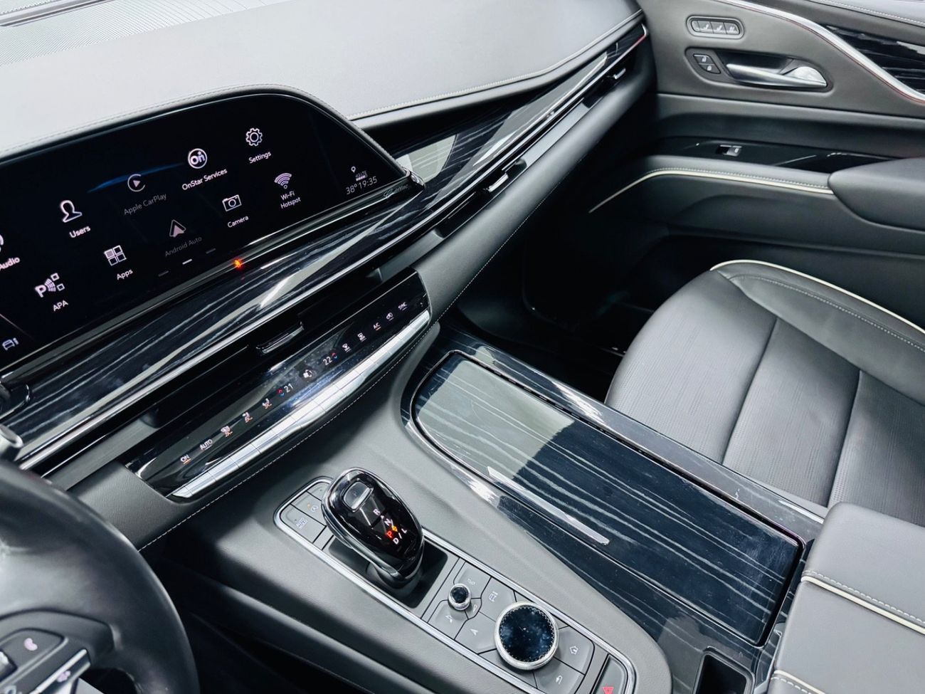 كاديلاك إسكالاد Sport Platinum 6.2L 4WD