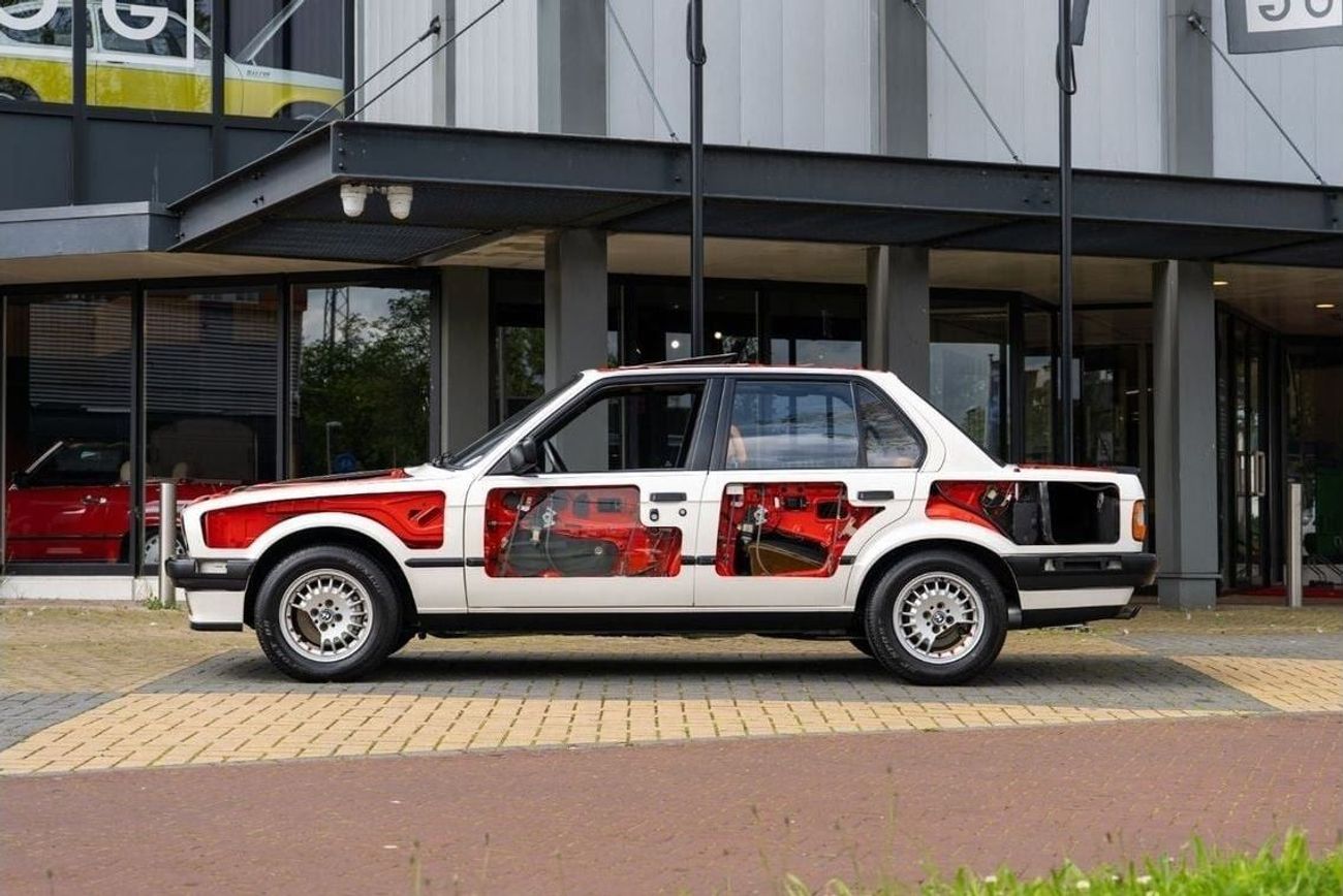 بي أم دبليو 325 E30