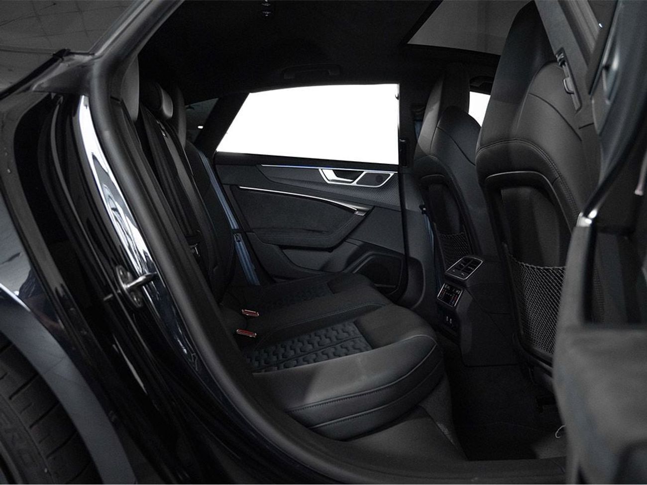 أودي RS7 Performance Carbon Package / Audi Warranty & Service Contract  *Viewing by Appointment only