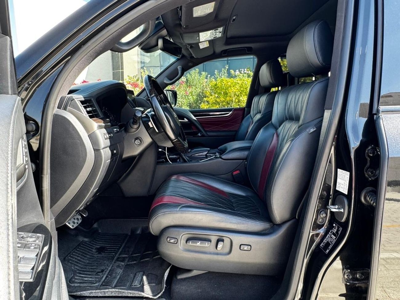 لكزس LX 570 Signature Black Edition