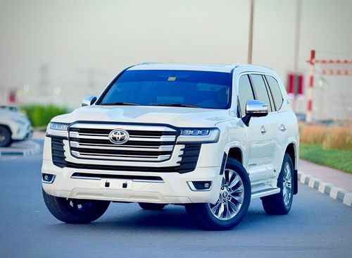 تويوتا لاند كروزر 2015 FACELIFTED 2025 WITH INTERIOR AND EXTERIOR FULL OPTION V6 GCC SPECIFICATION